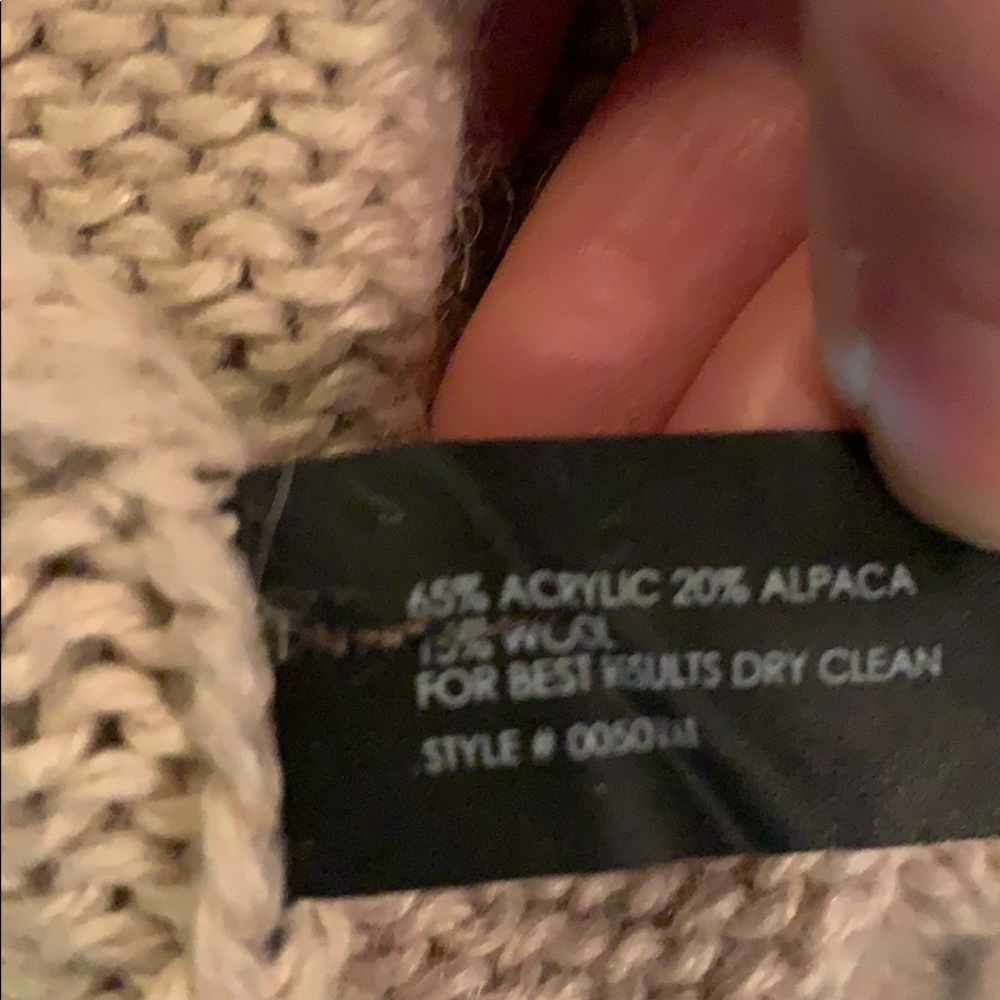 Sweater - Picture 6 of 6